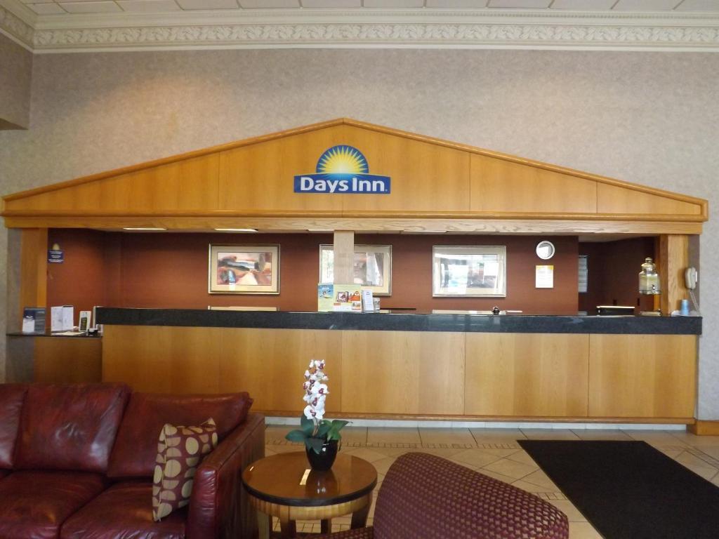 Days Inn By Wyndham Rock Falls Экстерьер фото